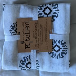 NWT kitchen towels